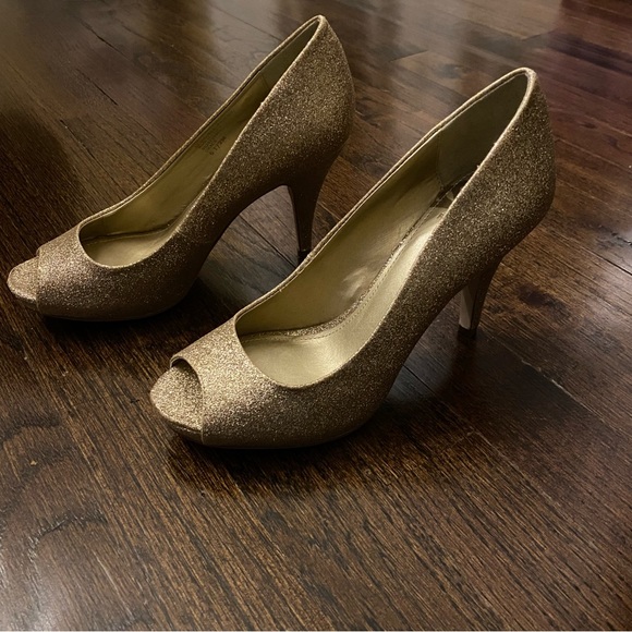 Gold Glitter Heels - 6.5 - Picture 7 of 8